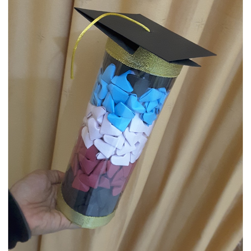 

Hadiah Unik/ Kado Misterius/ Souvenir/ Surprise/ Bingkisan Bentuk Toga/ Kejutan