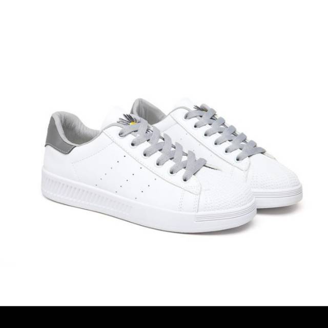 PVN Sepatu Sneakers Wanita Putih