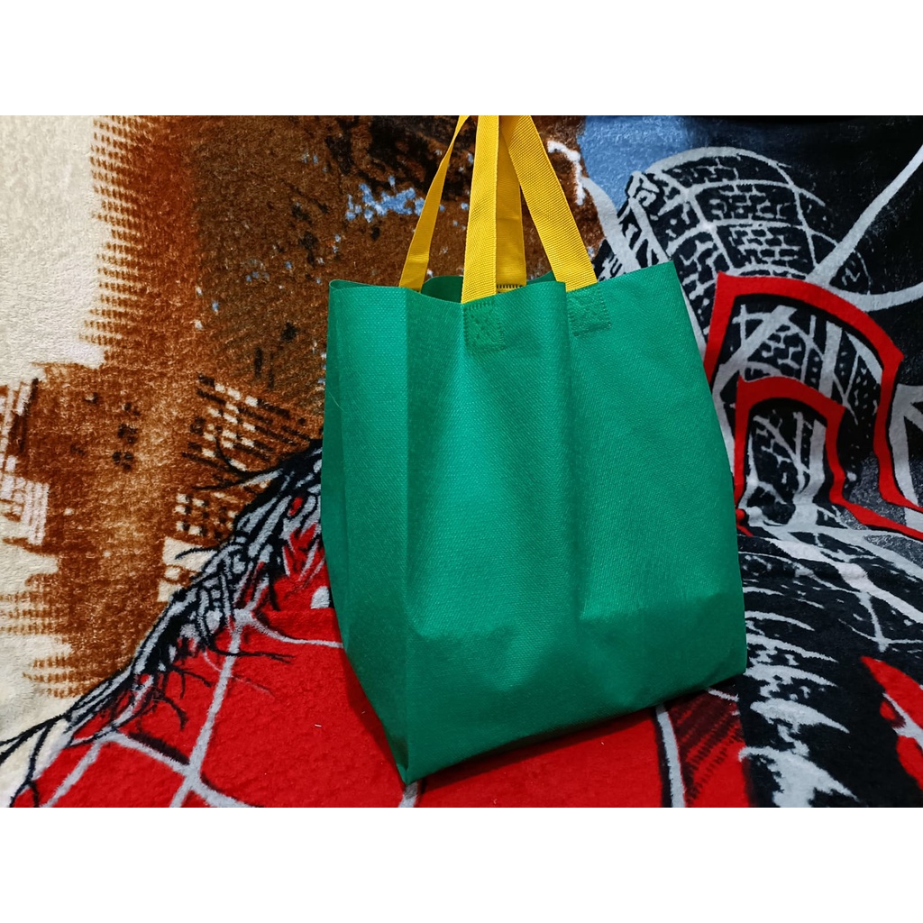 

TAS BERKAT, TAS SOUVENIR, ATAU TAS HAJAT