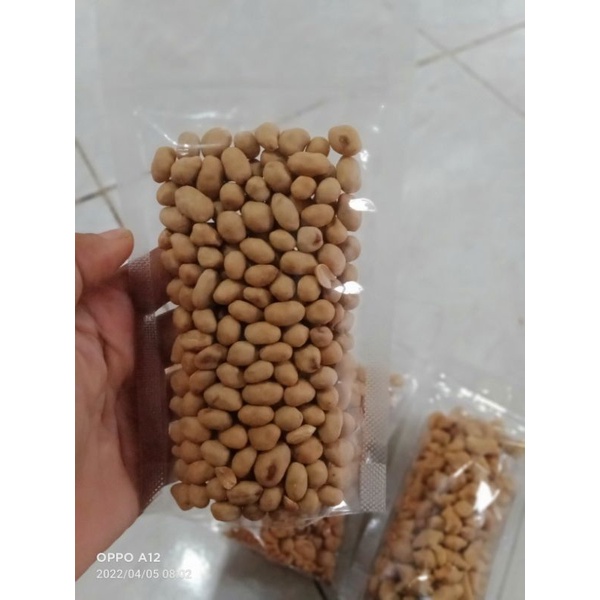 

kacang peyek & atom