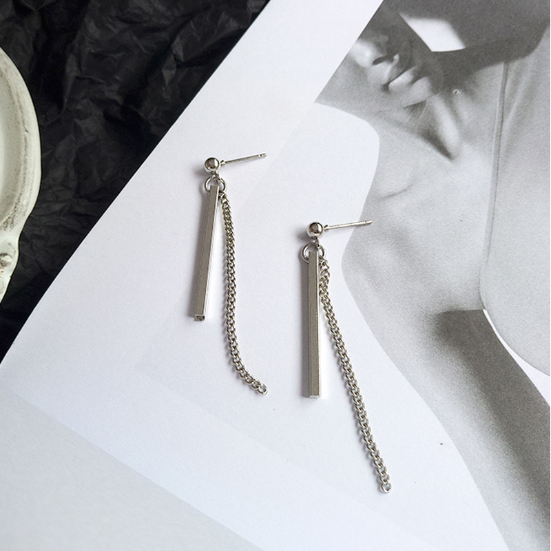 We Flower Anting Rantai Rumbai Menjuntai Desain Bunga Warna Silver Gaya Minimalis Untuk Wanita