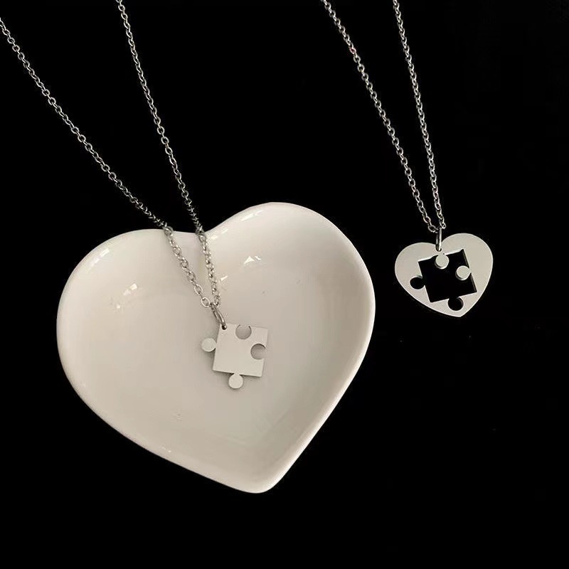 Kalung Rantai Liontin Puzzle Hati Bahan Stainless Steel Untuk Pasangan
