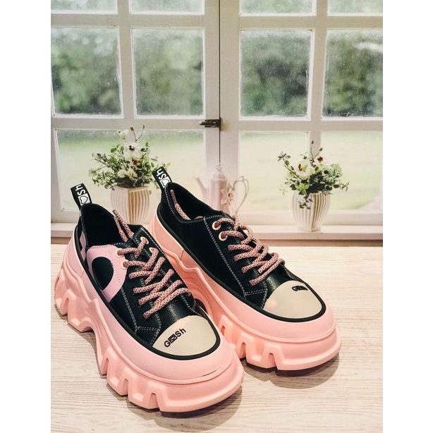 Sepatu Gosh