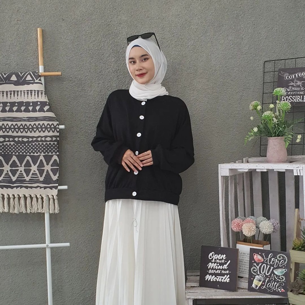 CHLOE BUTTON SWEATER / SWATER WANITA REMAJA TERBARU / SWEATER KEKINIAN / SWEATER BAHAN COTTON FLEECE TEBAL / SWEATER QUALITY DISTRO / OOTD WANITA TERBARU / SWEATER TERABRU / SWEATER OOTD HIJAB TERBARU / SWEATER ATASAN WANITA TERBARU