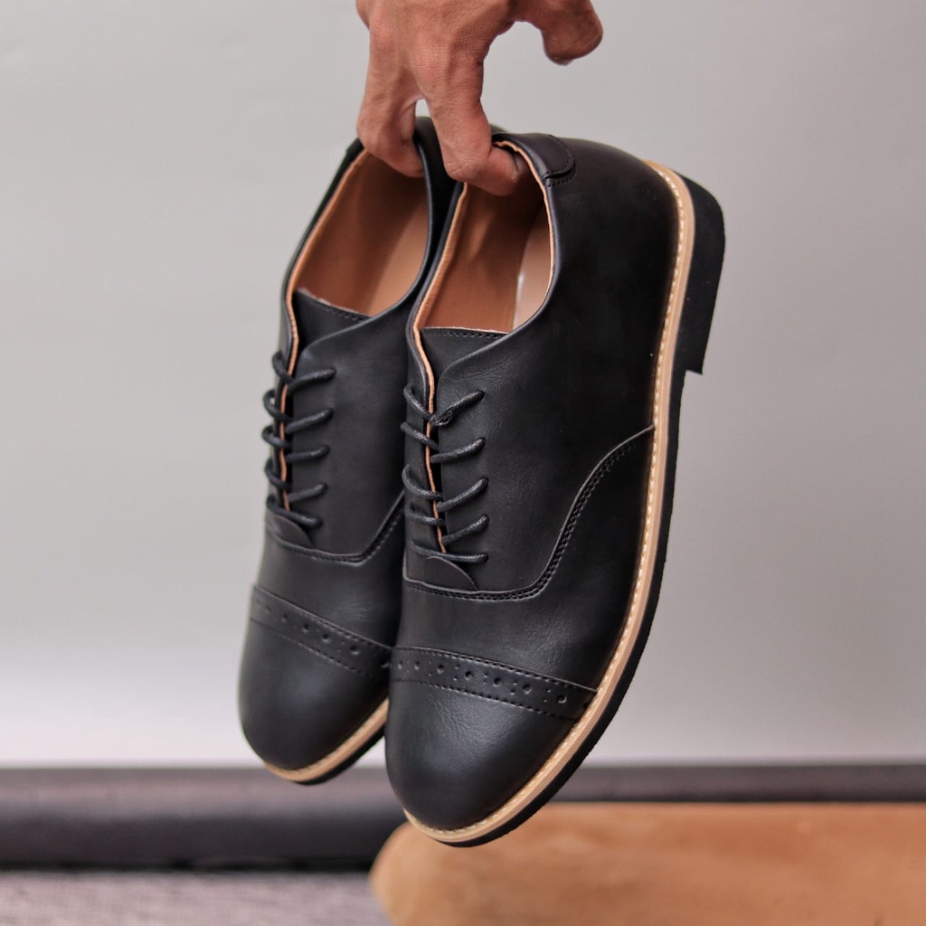 MOLK Sepatu Formal Pantofel Pria Casual Hitam Tali Kerja Kantor Kuliah