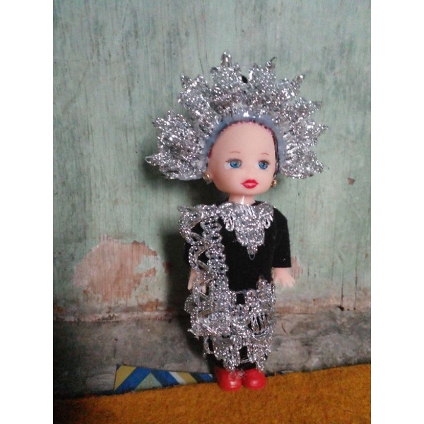 boneka baju adat khas minang kabau