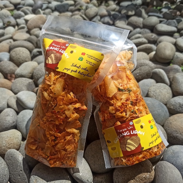 

Keripik Uni Goyang Lidah Rasa Pedas Gurih Spesial Daun Jeruk Paket Hemat (2 pcs Kemasan Medium)