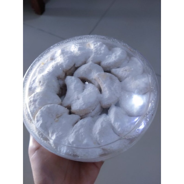 

Kue putri salju