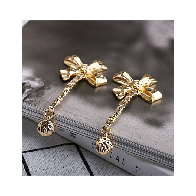 LRC Anting Tusuk Fashion Golden Bow Irregular Concave Earrings D98362