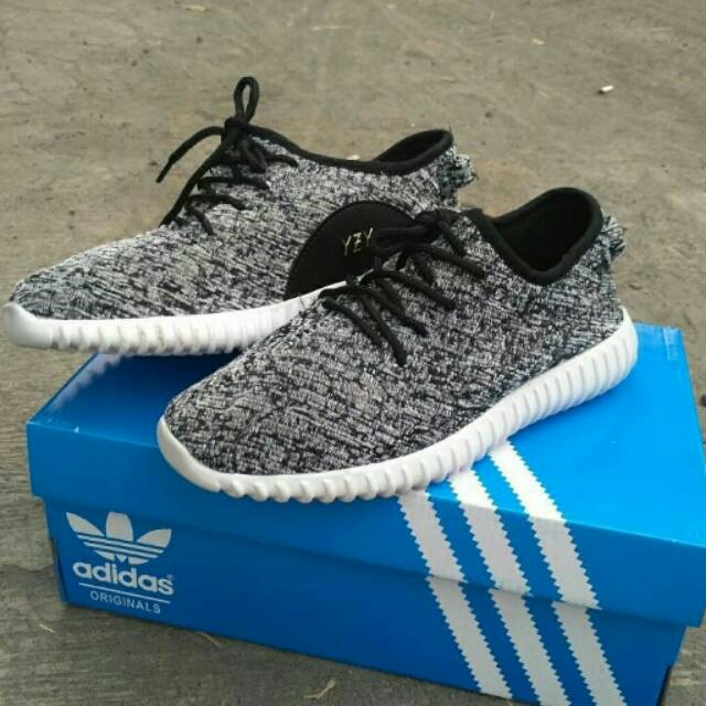 adidas yessy woman abstrak