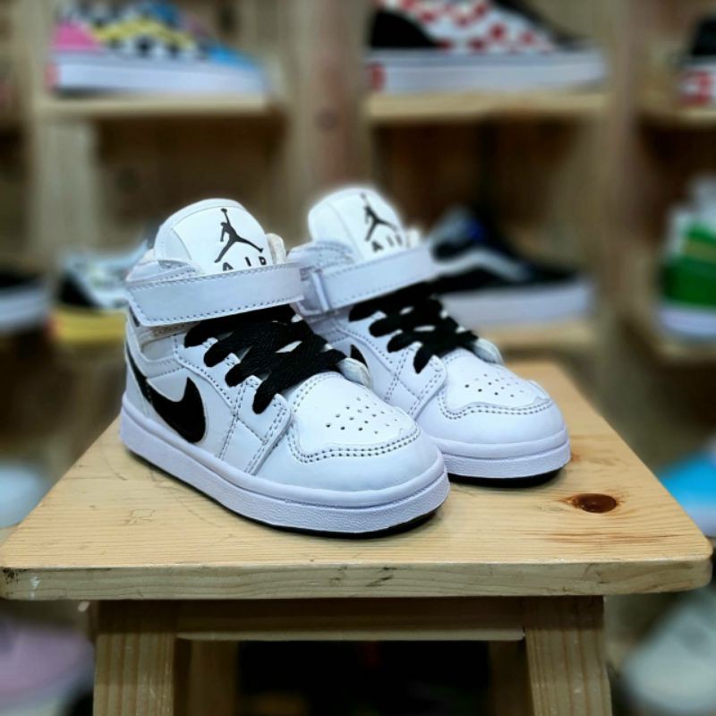 Sepatu anak anak casual cowo cewe jordan putih hitam usia 1-6 tahun/new arrival/free box