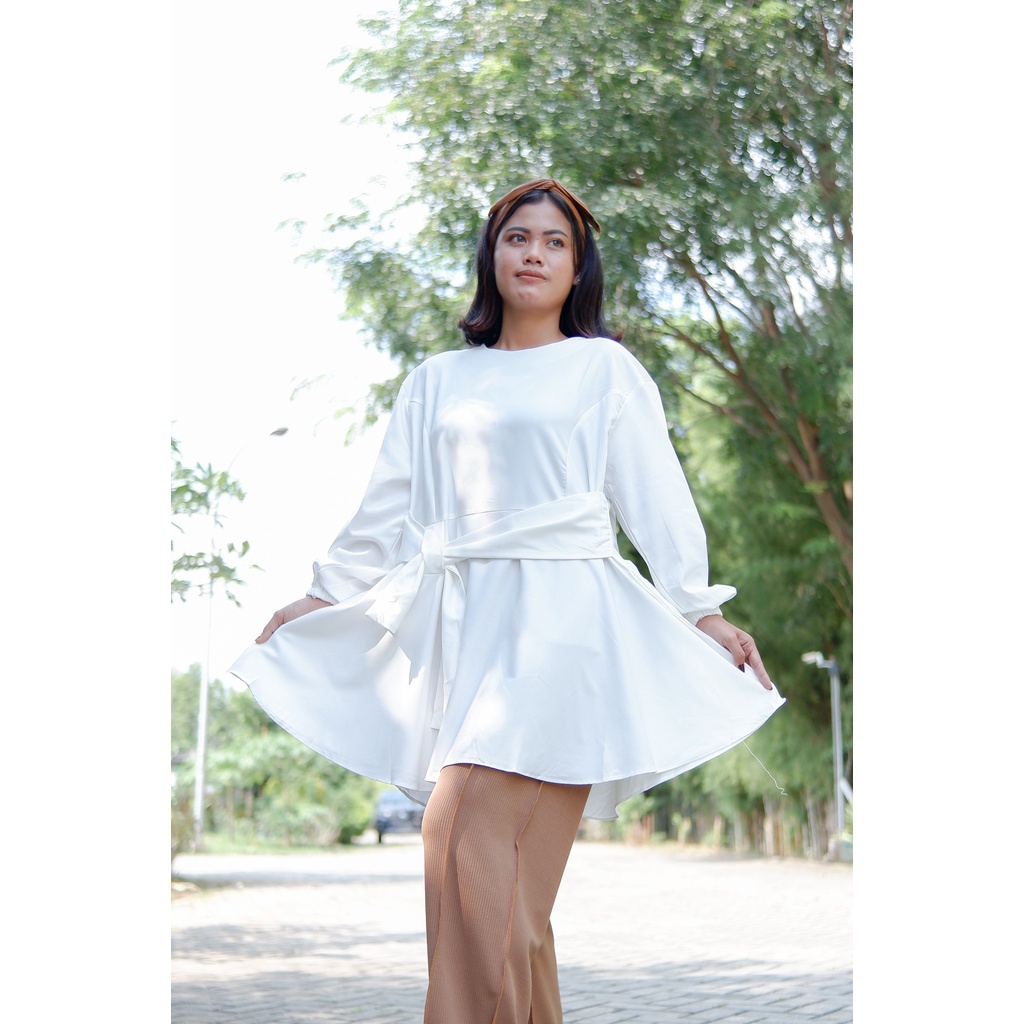 BLOUSE WANITA JUMBO PUTIH PEPLUM LD120CM HD0035