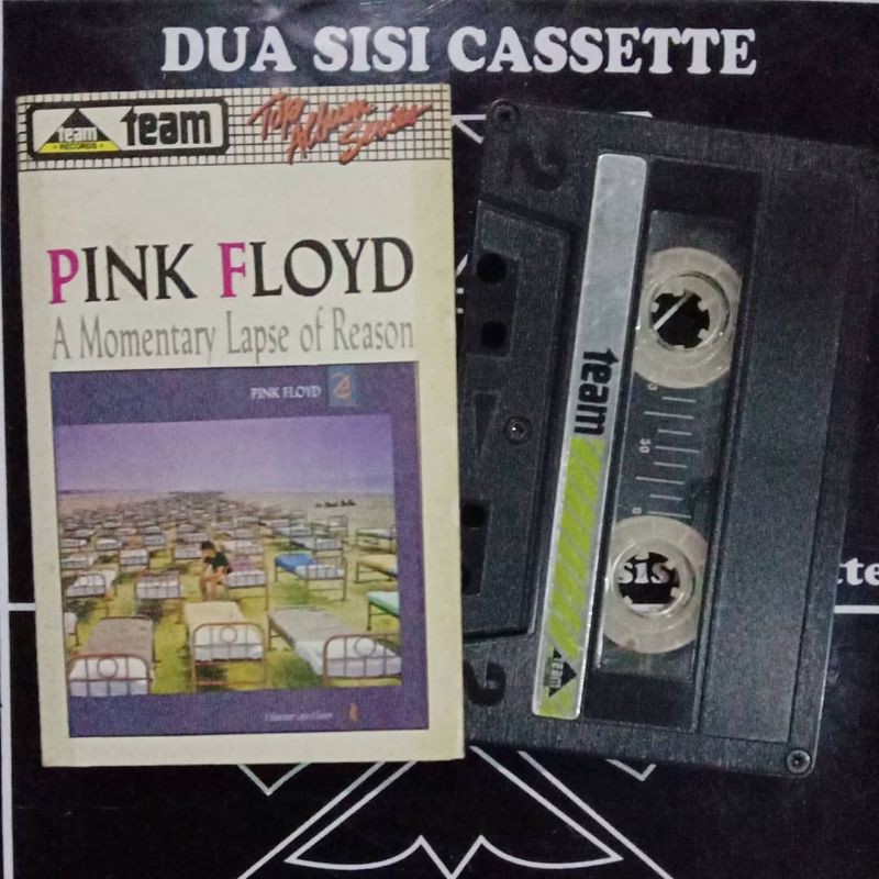 kaset pita pink floyd - a momentary lapsof reason