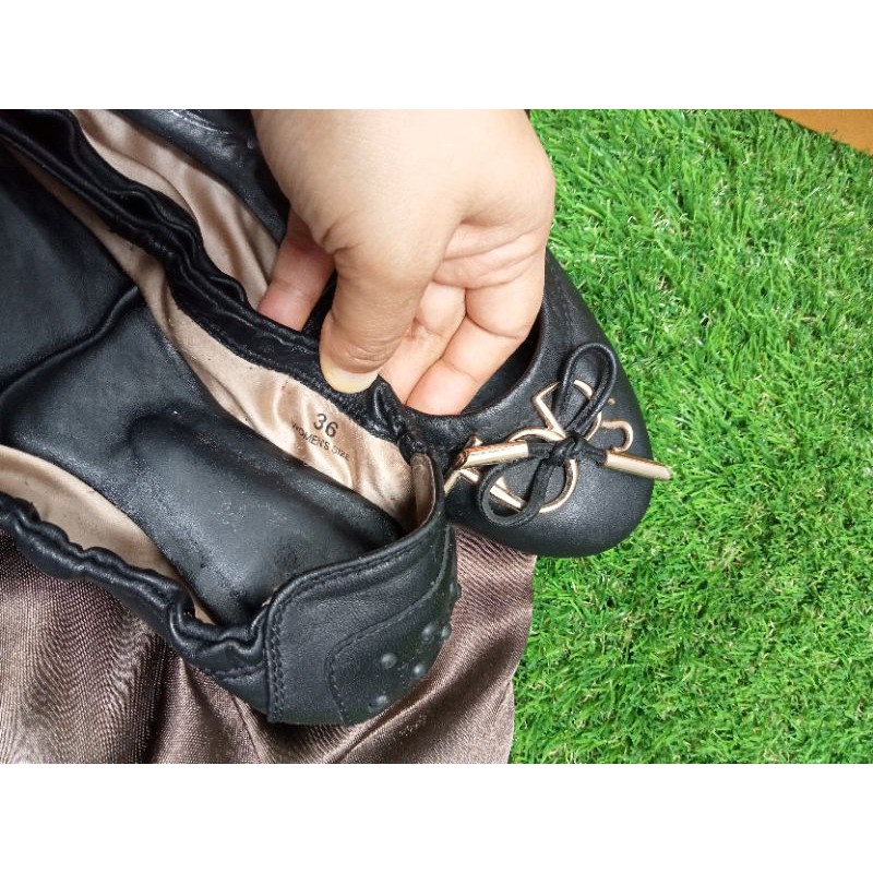 Preloved Sepatu Flat TODS