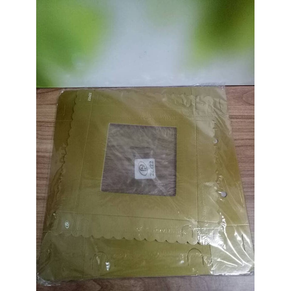 

Terjual BOX/DUS CAKE GOLD UK 22CM DUS MAS TUTUP MIKA UK 22 Promo