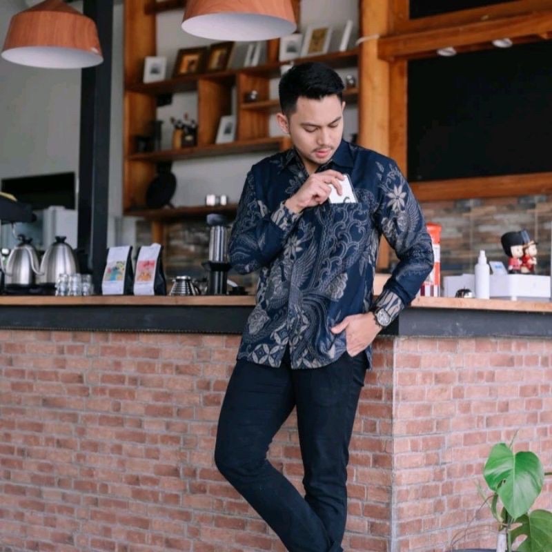 AMARTA NAVY BATIKSOLOAMANAH KEMEJA BAJU BATIK PRIA SOLO LENGAN PANJANG PENDEK LAPIS FURING ATASAN