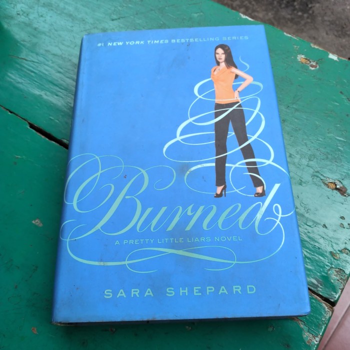 

Original Novel Burned A Pretty little liars Novel - Sara shepard