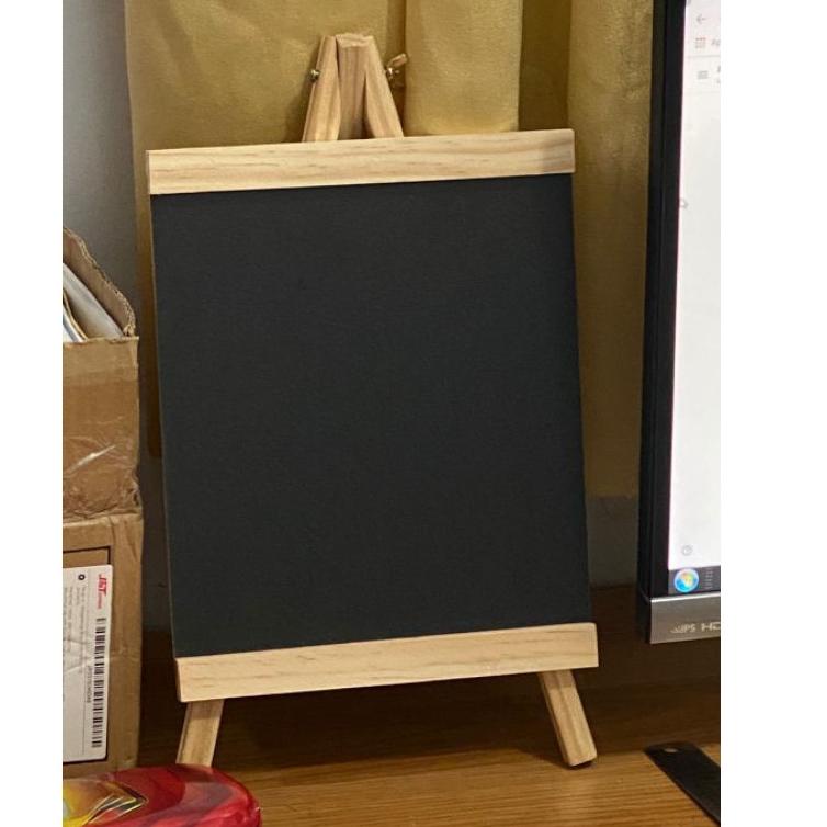 

[KODE PRODUK FATQ84542] Papan Tulis Hitam Mini Blackboard Papan Gambar Anak Papan Tulis Kayu Standing Tripod Wood Easel Papan Daftar Menu Chalkboard