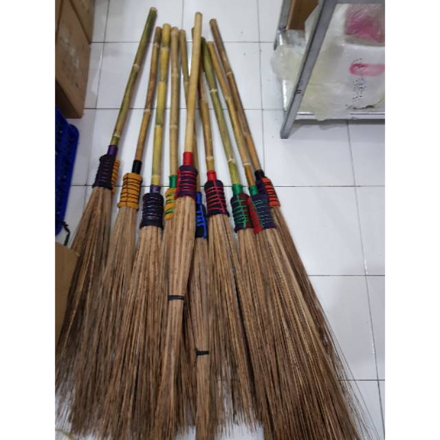 SAPU LIDI  TAMAN UKURAN BESAR /  Sapu Lidi Gagang Bambu BESAR S1