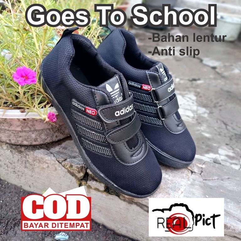 sepatu anak sekolah full hitam velcro