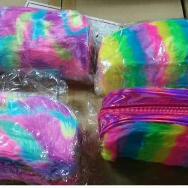 

KOTAK PENSIL BULU-BULU RAINBOW1 F1