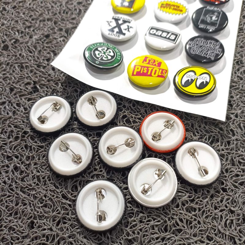 Pin button pack band bros mini Moon Eyes terlaris best quality Kode : 103