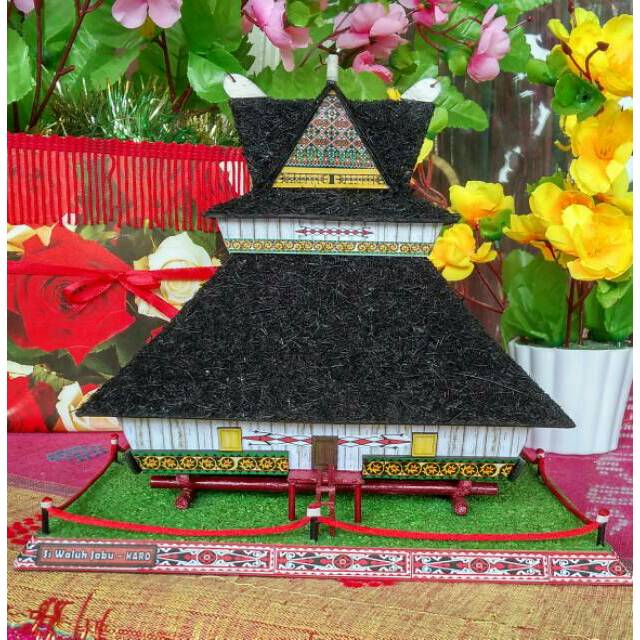 Miniatur Rumah Adat Batak Karo uk Besar