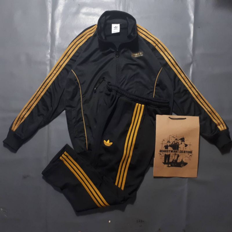 JAKET TRACKTOP ADIDAS MUHAMMAD ALI 3STRIPES GOLD & TRACKPANTS 3STRIPES GOLD 1 SET