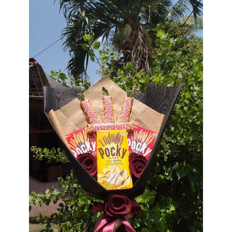 

BUCKET SILVERQUEEN DAN POCKY