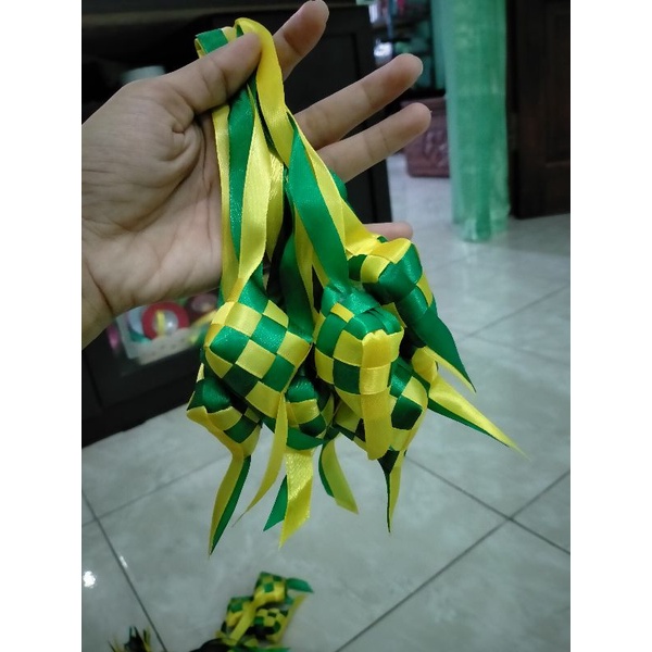 

ketupat hias / ketupat pita / hiasan parcel /parcel lebaran/pita hampers