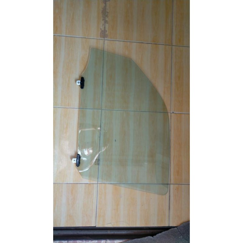 Kaca Pintu Depan Daihatsu Grand max