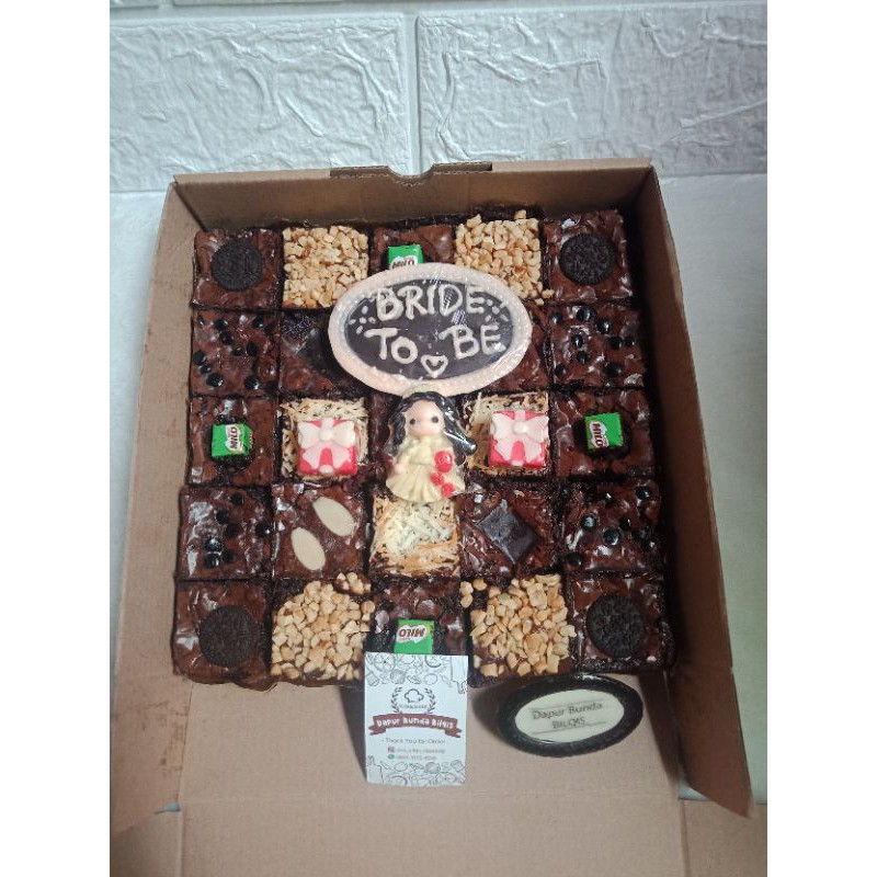 

Fudgy Bownies Custom Huruf / Brownies panggang / Brownies Skat Chewy / kado bride