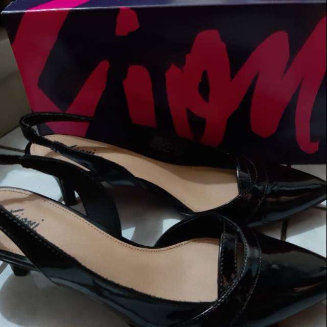 Heels fioni by payless (black)