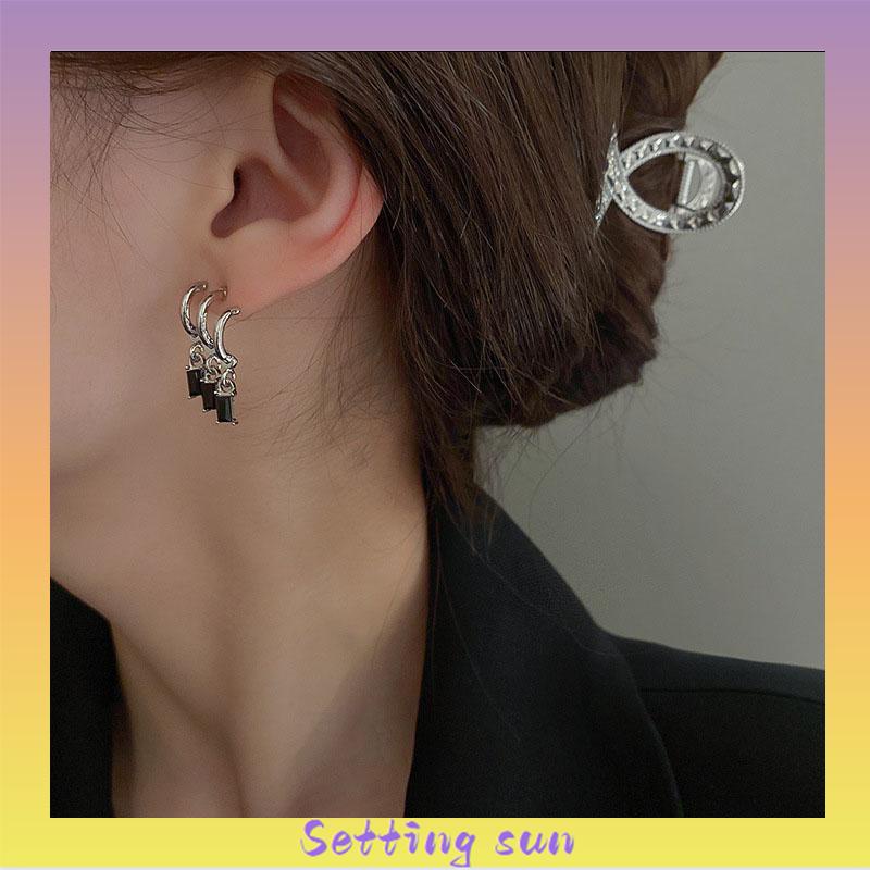 Anting Pejantan Zirkon Gelap Wanita Manis Keren Gaya Niche Design Personality Earrings TN