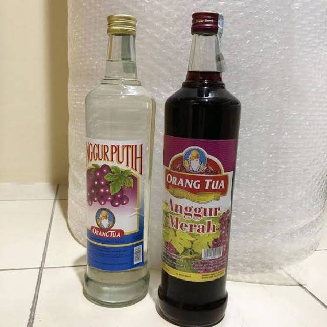 Gambar Botol Minuman Keras Anggur Merah
