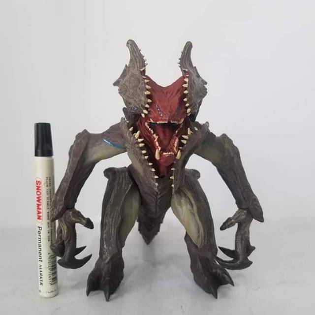 Mainan action figure
Kaiju raijin
Pacific Rim series
Artikulasi
KAIJU RAIJIN