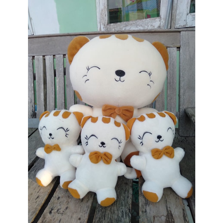 Kucing cantik beranak tiga induk 45cm