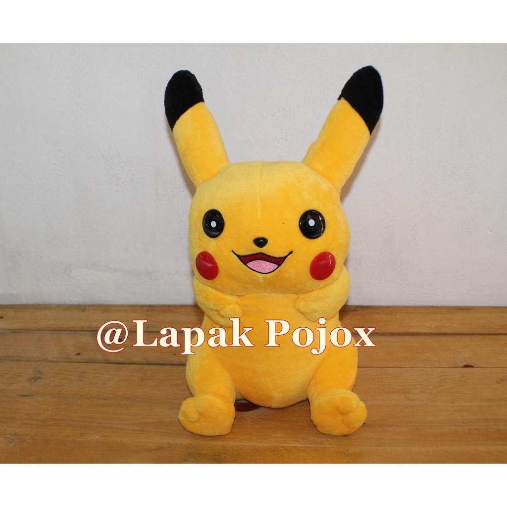 Boneka Pikachu Pokemon Go size M