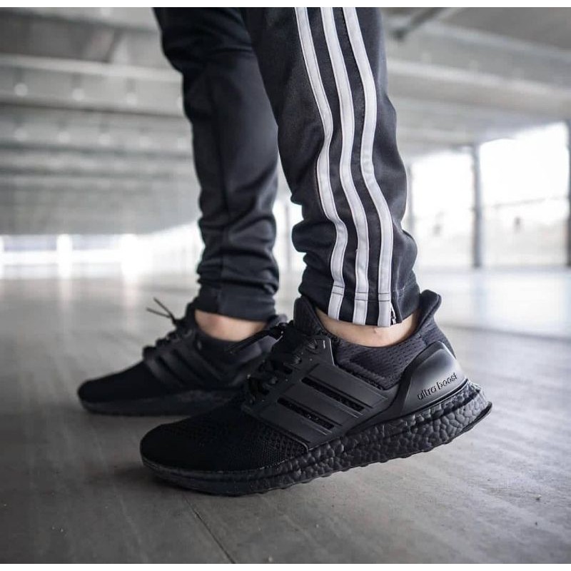 adidas UltraBOOST 4.0 Triple Black ORIGINAL BNIB RESMI
