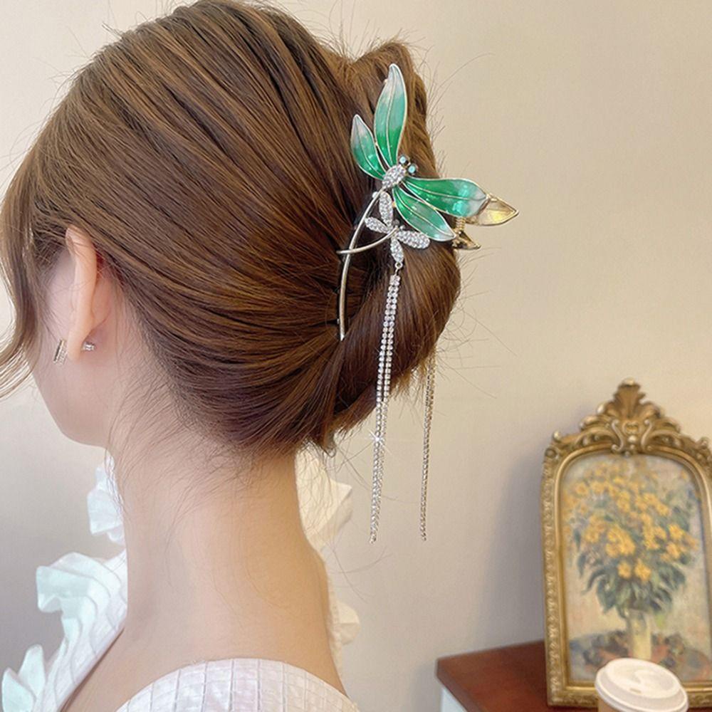 Needway   Capung Rambut Cakar Jepit Rambut Trendi Berongga Hiu Klip Hiasan Kepala Berlian Hair Claw Ponytail Holder Hiasan Kepala Perempuan Gaya Korea Hair Clip