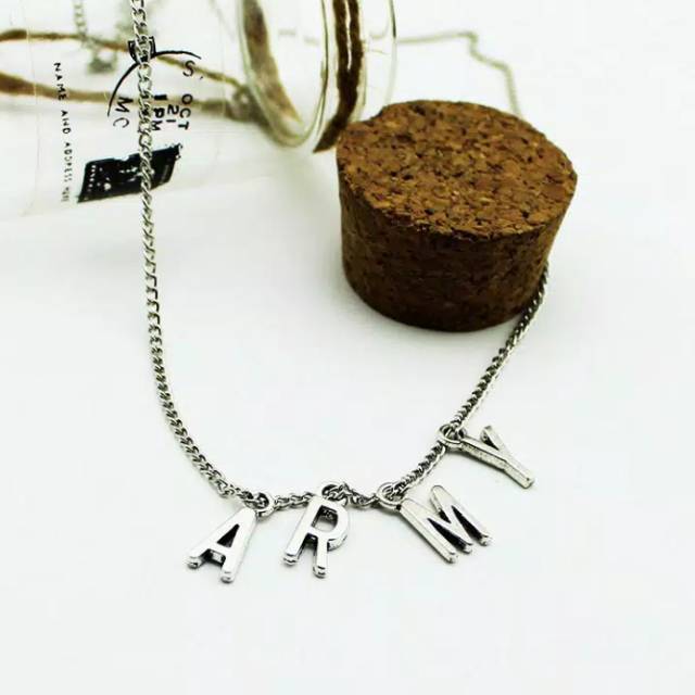 Beli 2 Gratis 1 Polaroid BTS Random Kalung Liontin Army BTS