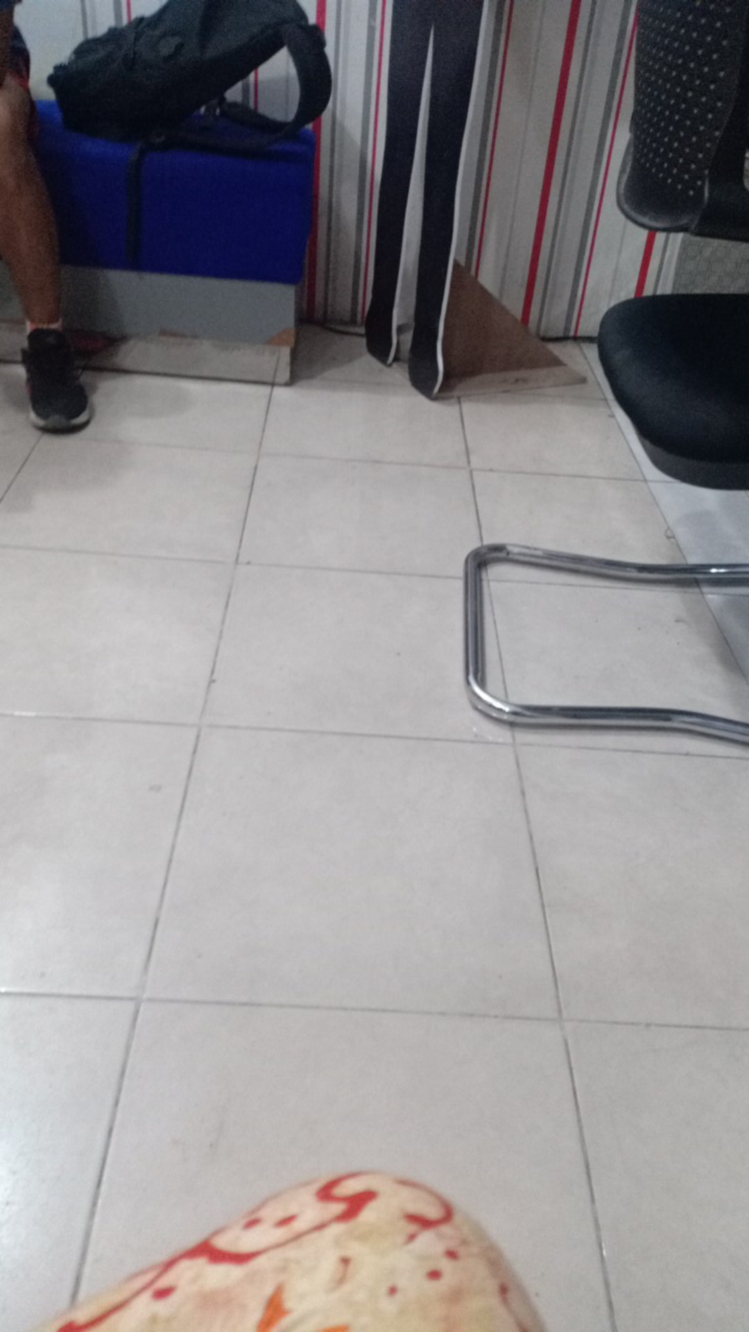 Gantungan Sapu Pengait Gagang Sapu Pel Kamar Mandi / Gantungan Tempel Sapu Tanpa Bor Hook Hanger