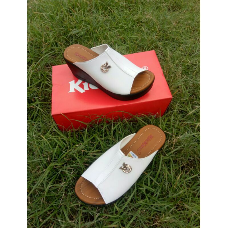 sandal santai Kickers wedges wanita putih 002