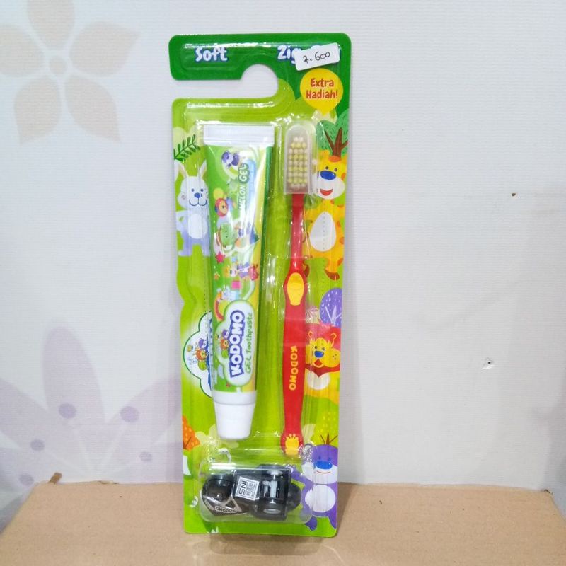 KODOMO TOOTHBRUSH + TOOTHPASTE  SOFT REGULAR, SOFT ZIGZAG