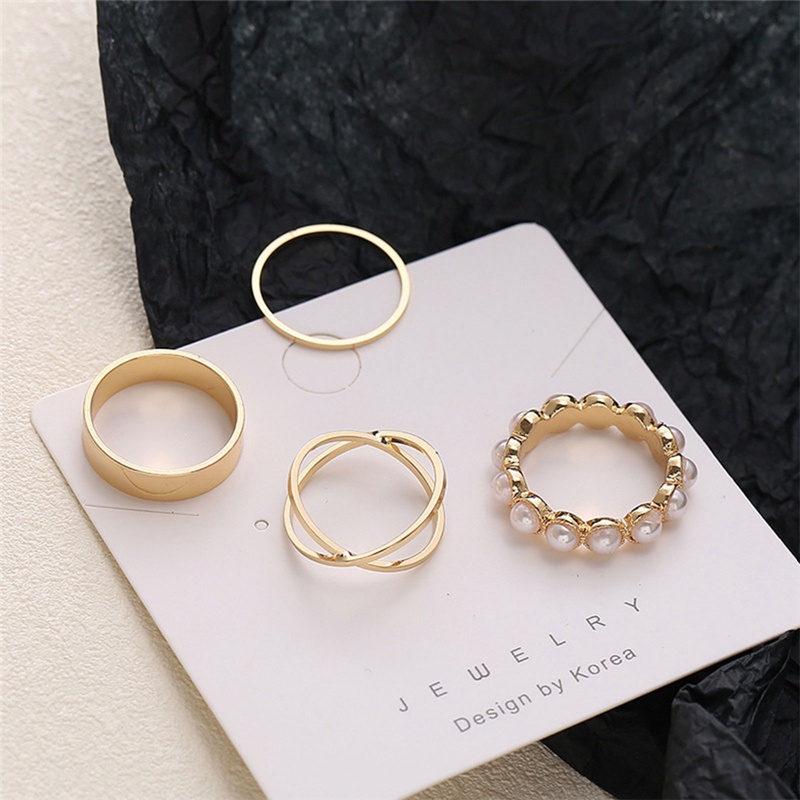 Fancyqube 4Pcs / Set Cincin Emas Mutiara Bintang Gaya Retro Untuk Aksesoris Wanita