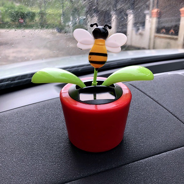 NEW Pot Bunga Random Boneka Figure Miniatur Pajangan Mobil Solar Power Goyang Shacking Flower