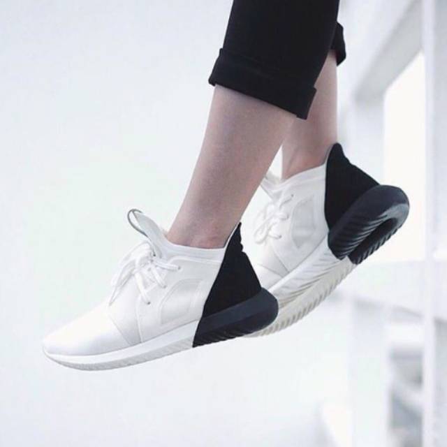 ADIDAS TUBULAR DEFIANT WHITE//BLACK