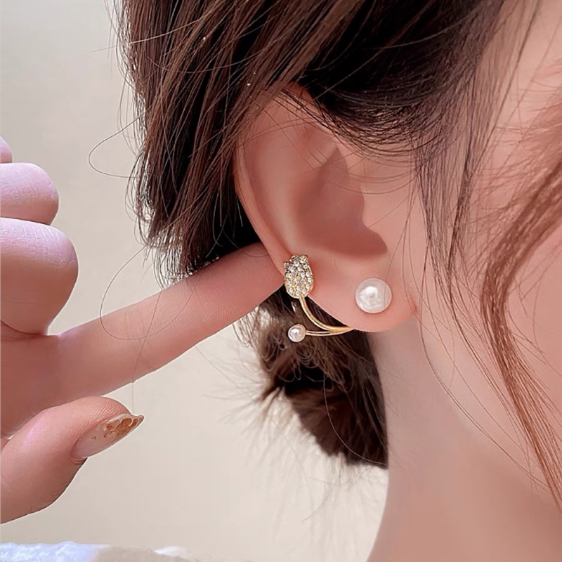 Anting Stud Bentuk Tulip Aksen Kristal Mutiara Warna Emas Untuk Wanita