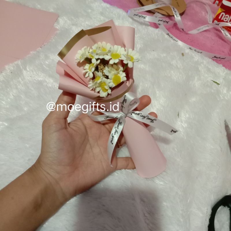

BUKET MINI DAISY BUKET HAMPERS BUKET GIFT BOX