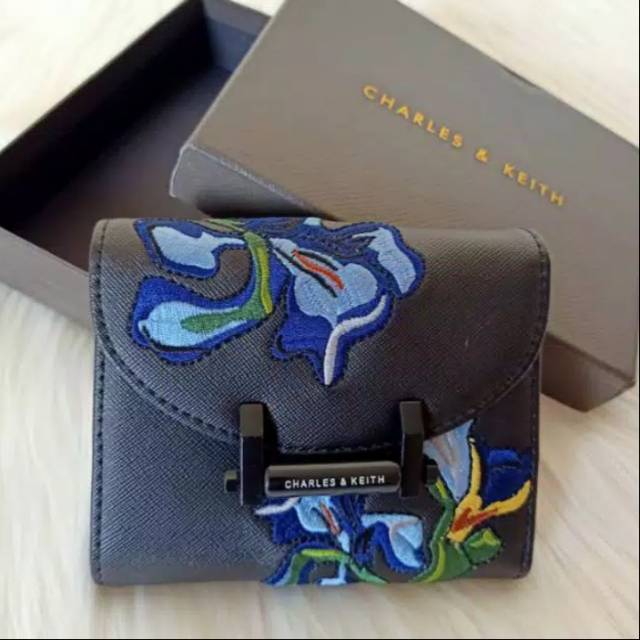 Dompet kulit bordir Charles and Keith